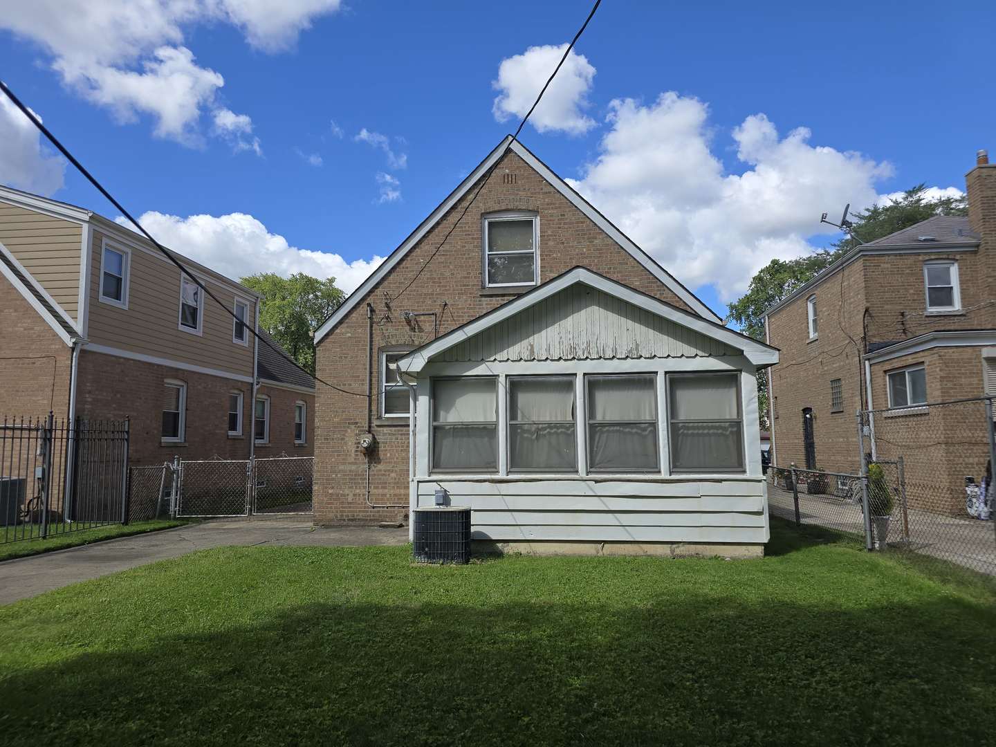 10827 S Peoria Street, Chicago, IL 60643