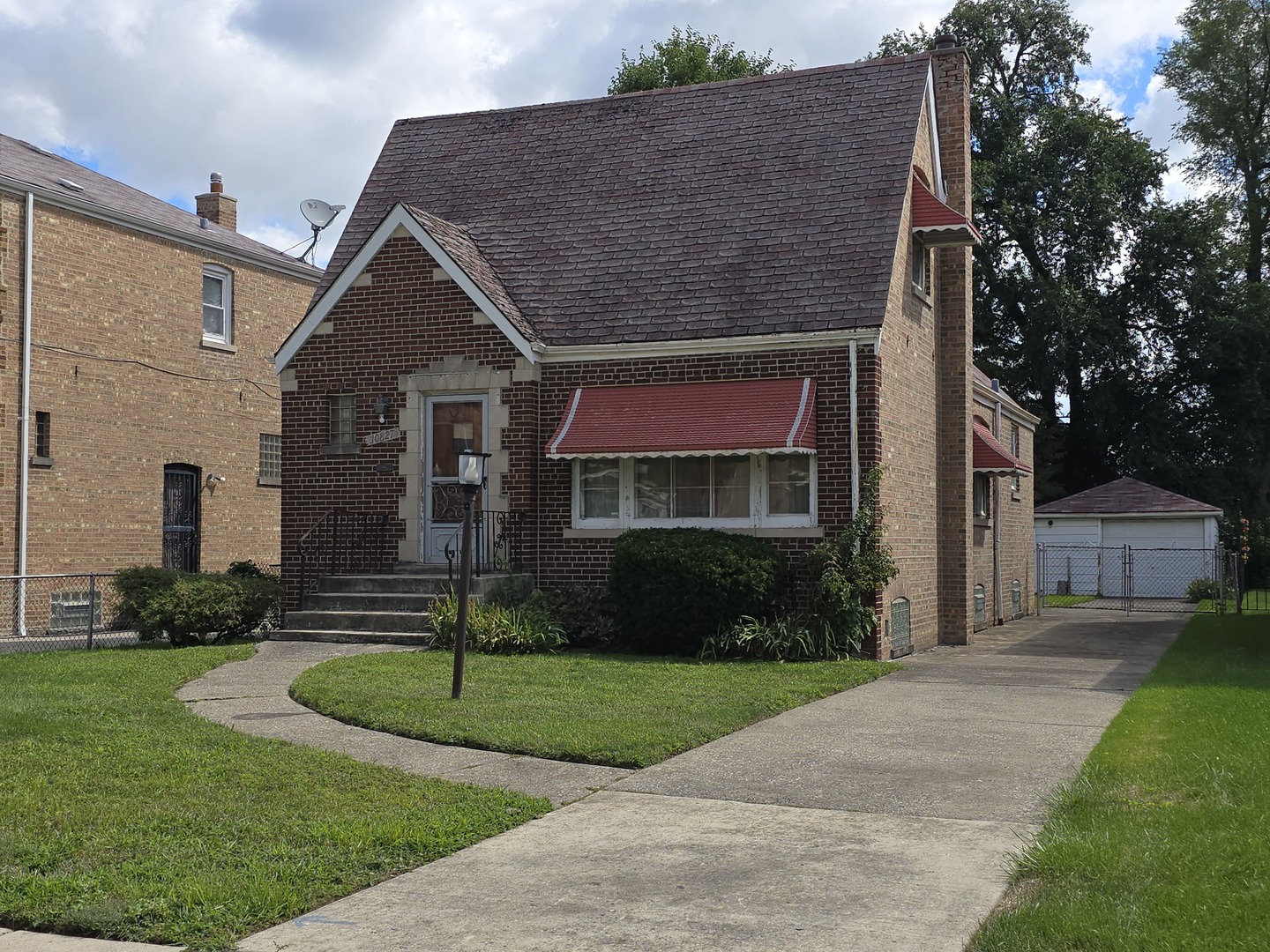 10827 S Peoria Street, Chicago, IL 60643