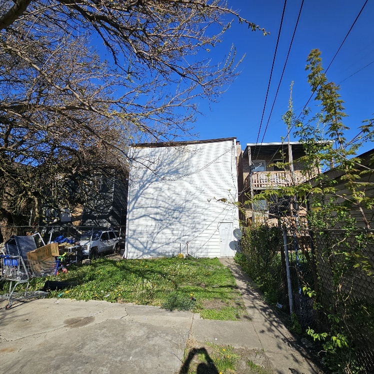 212 N LEAMINGTON Avenue, Chicago, IL 60644