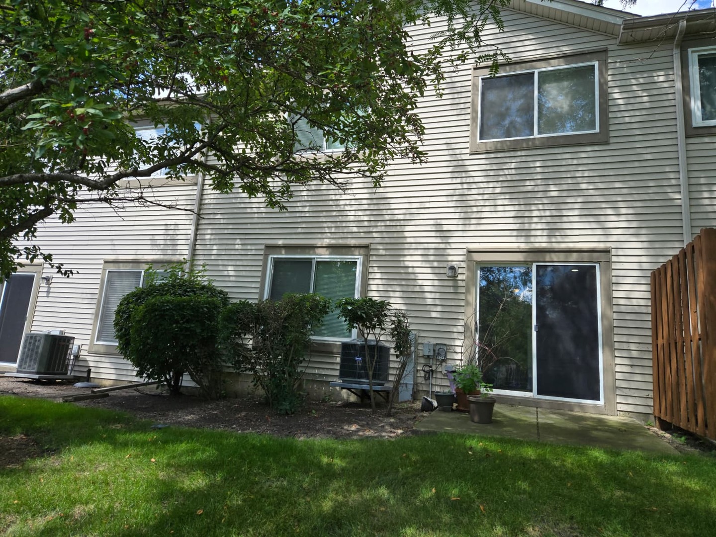 945 Parkhill Circle, Aurora, IL 60502