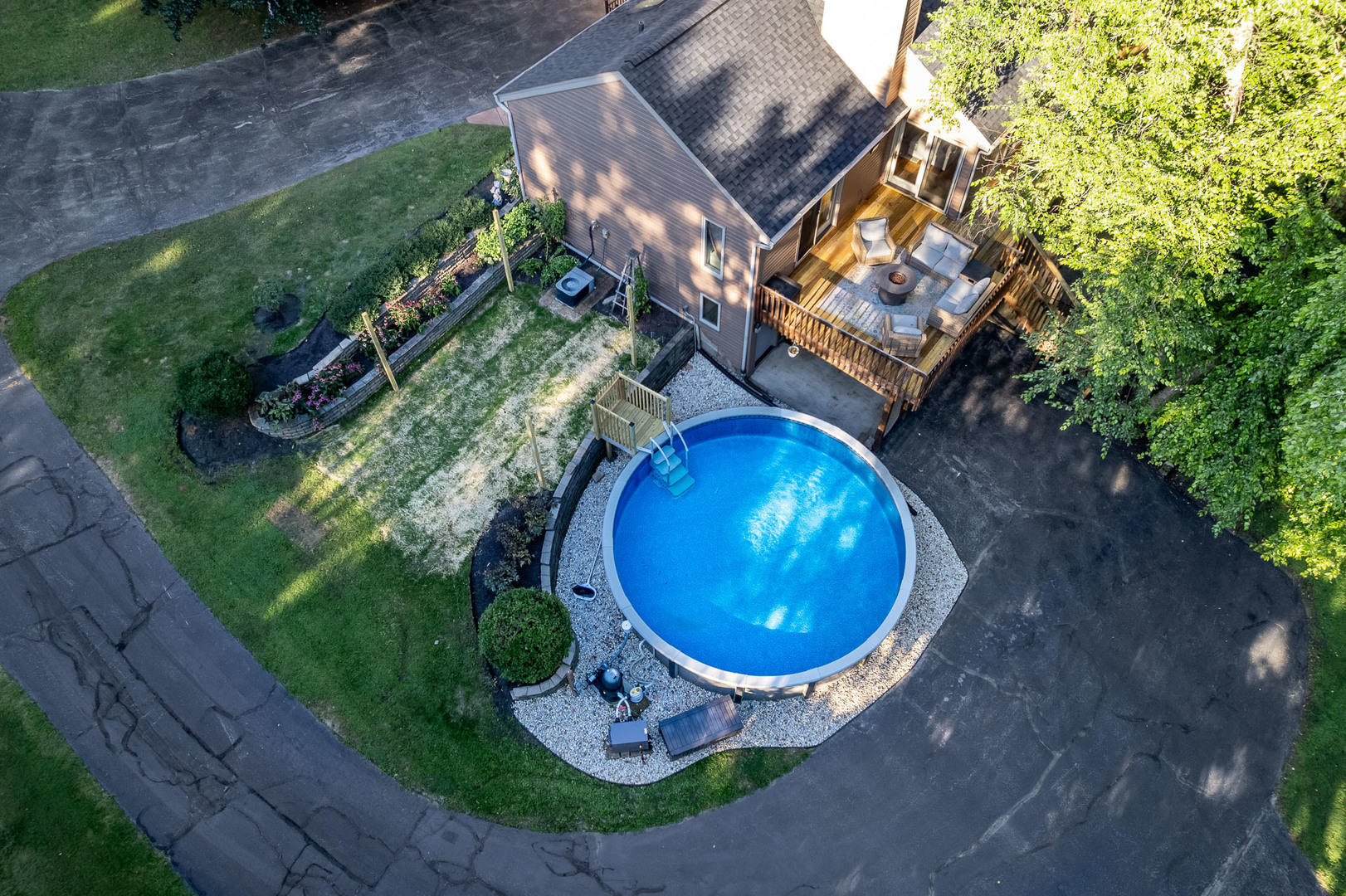 8383 E Crockett Road, Roscoe, IL 61073