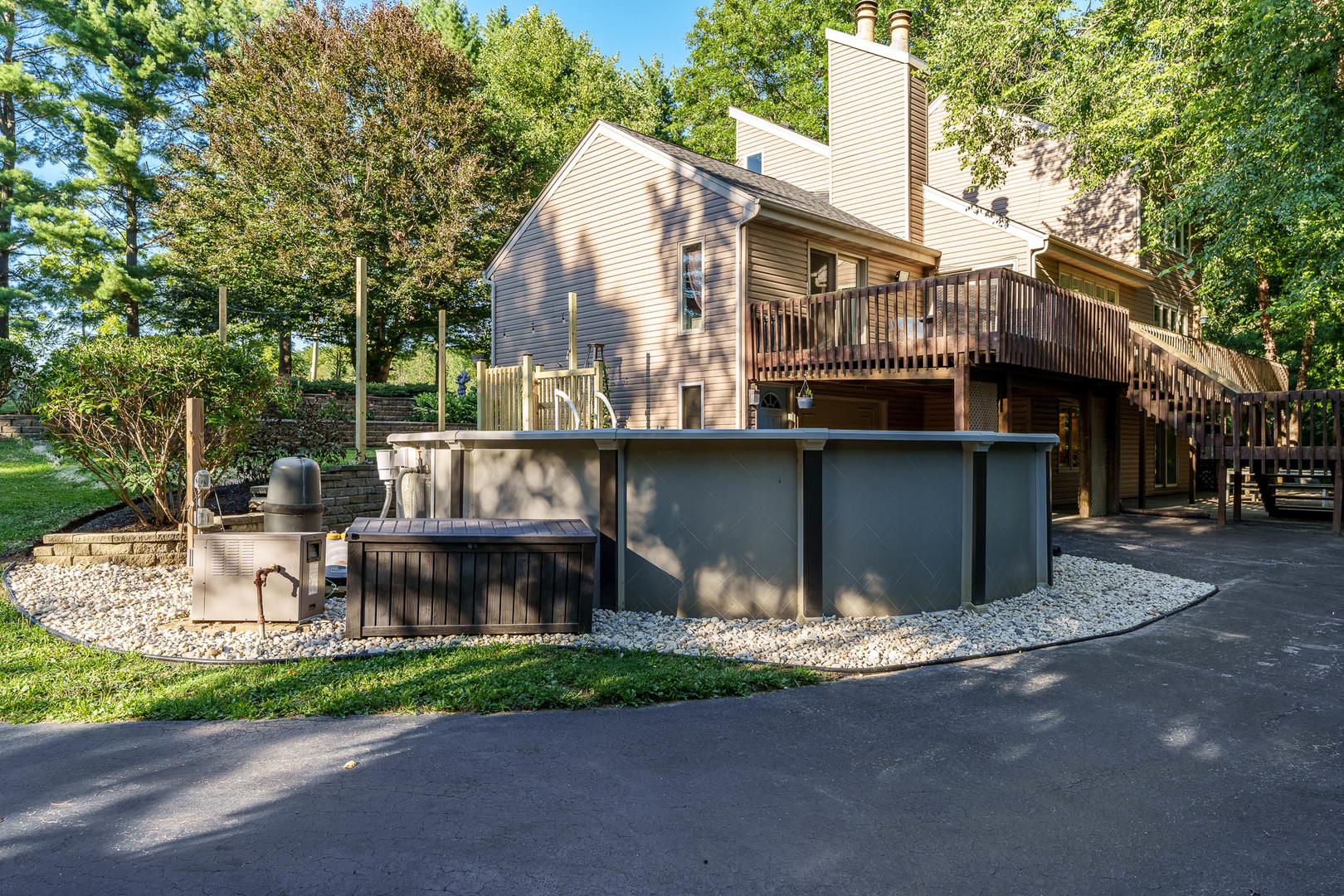 8383 E Crockett Road, Roscoe, IL 61073