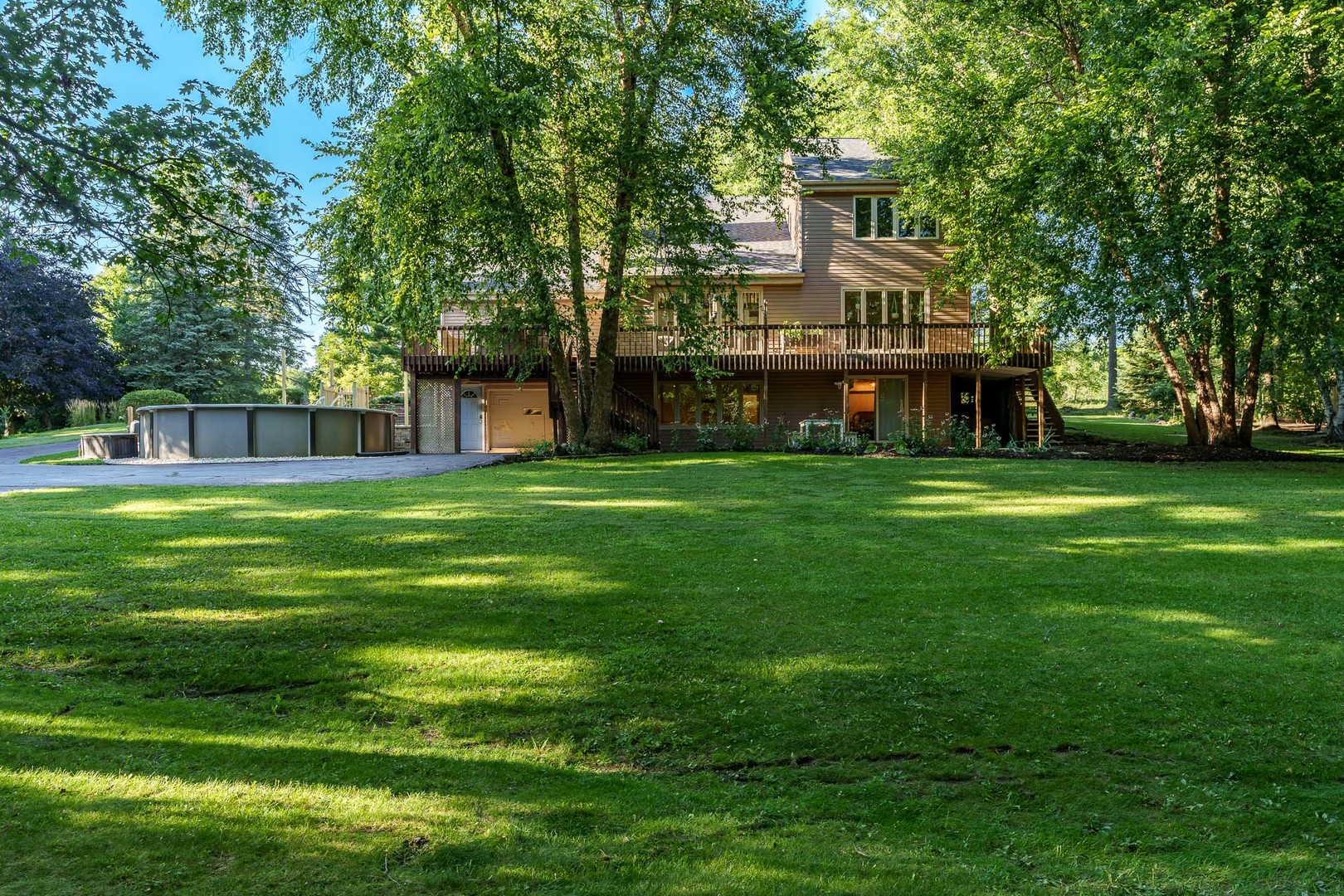 8383 E Crockett Road, Roscoe, IL 61073