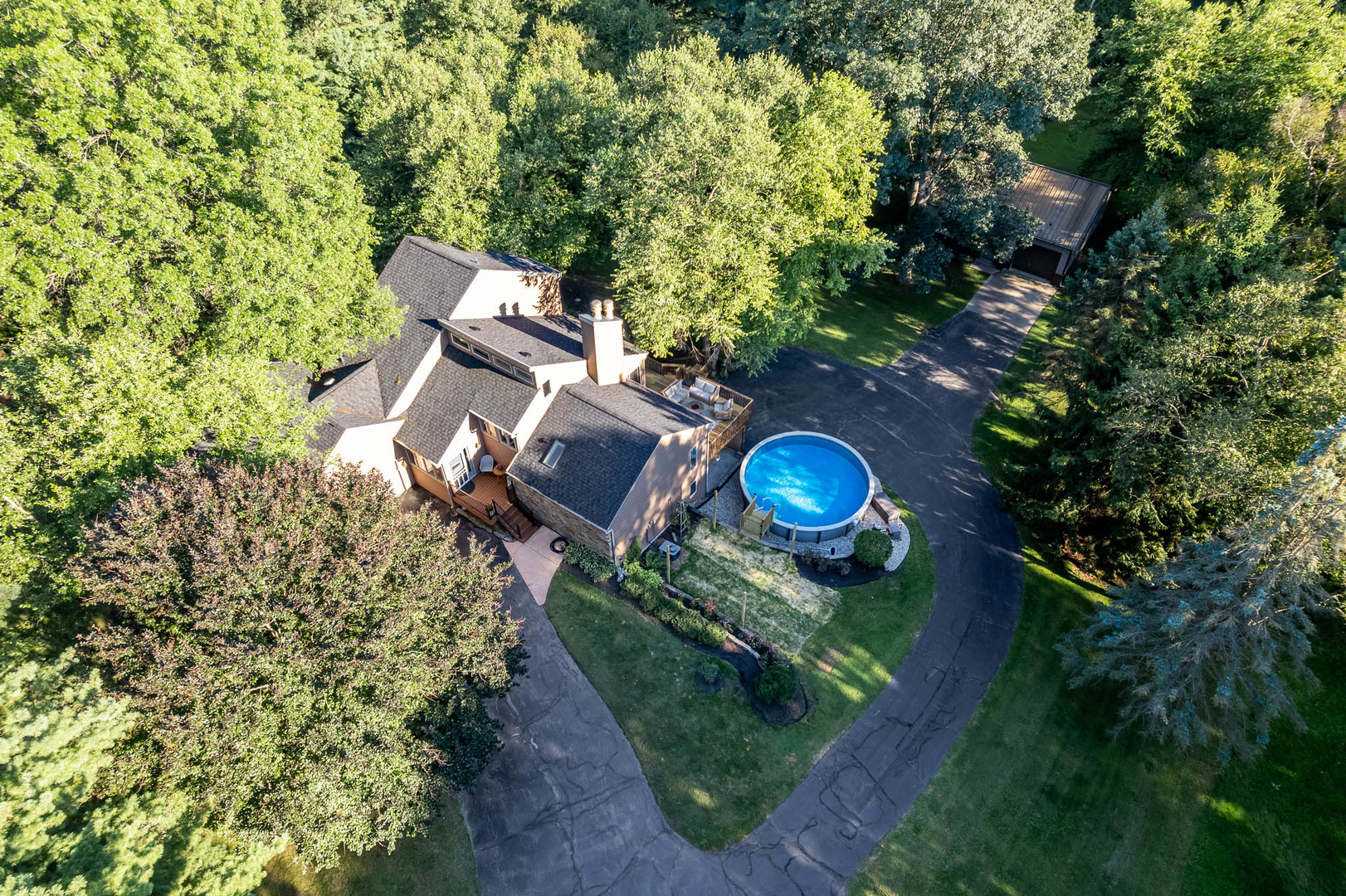 8383 E Crockett Road, Roscoe, IL 61073