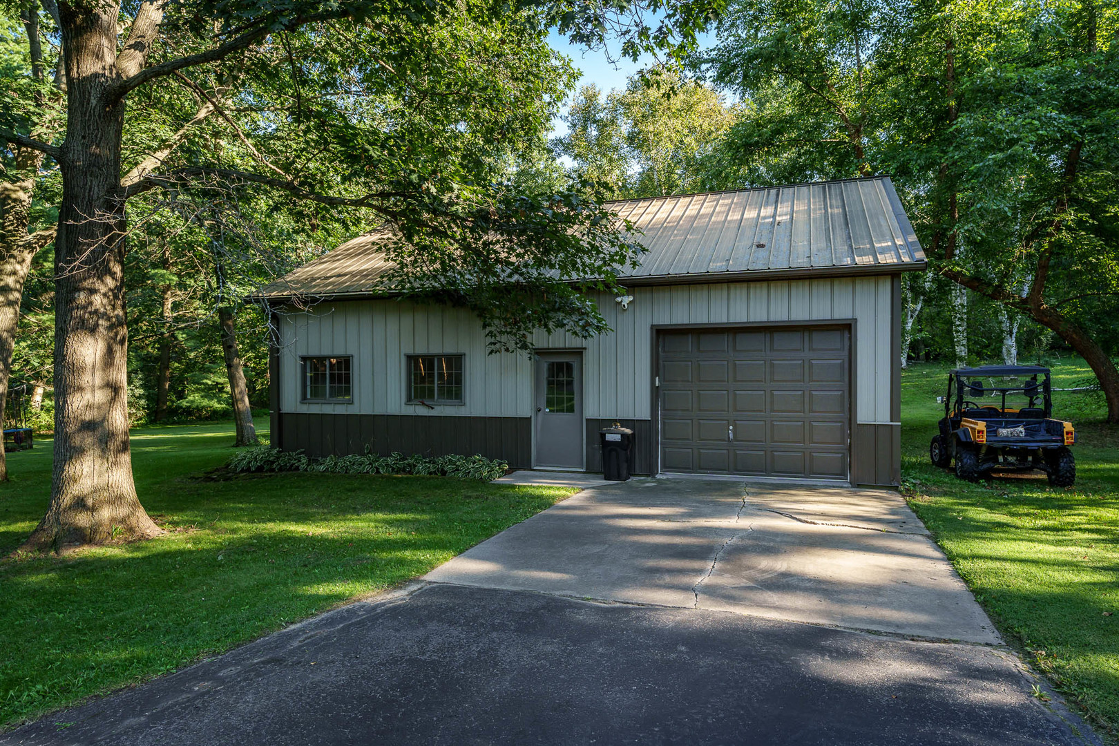 8383 E Crockett Road, Roscoe, IL 61073