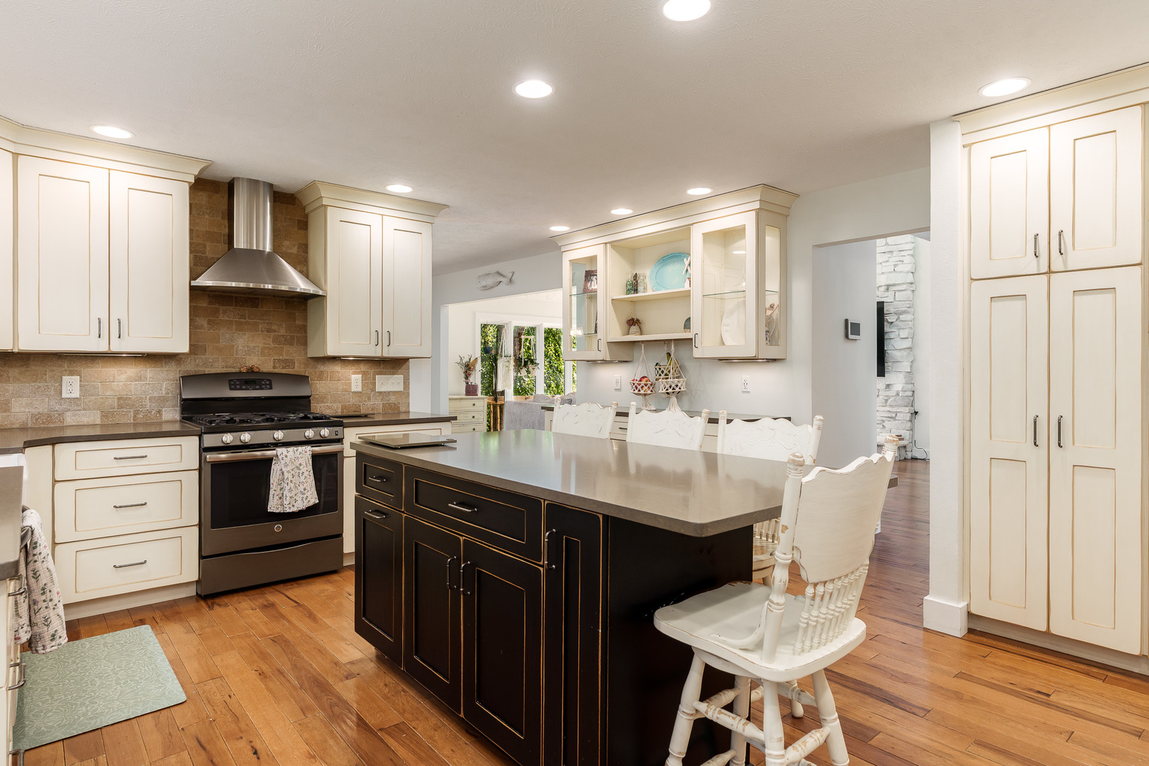 8383 E Crockett Road, Roscoe, IL 61073