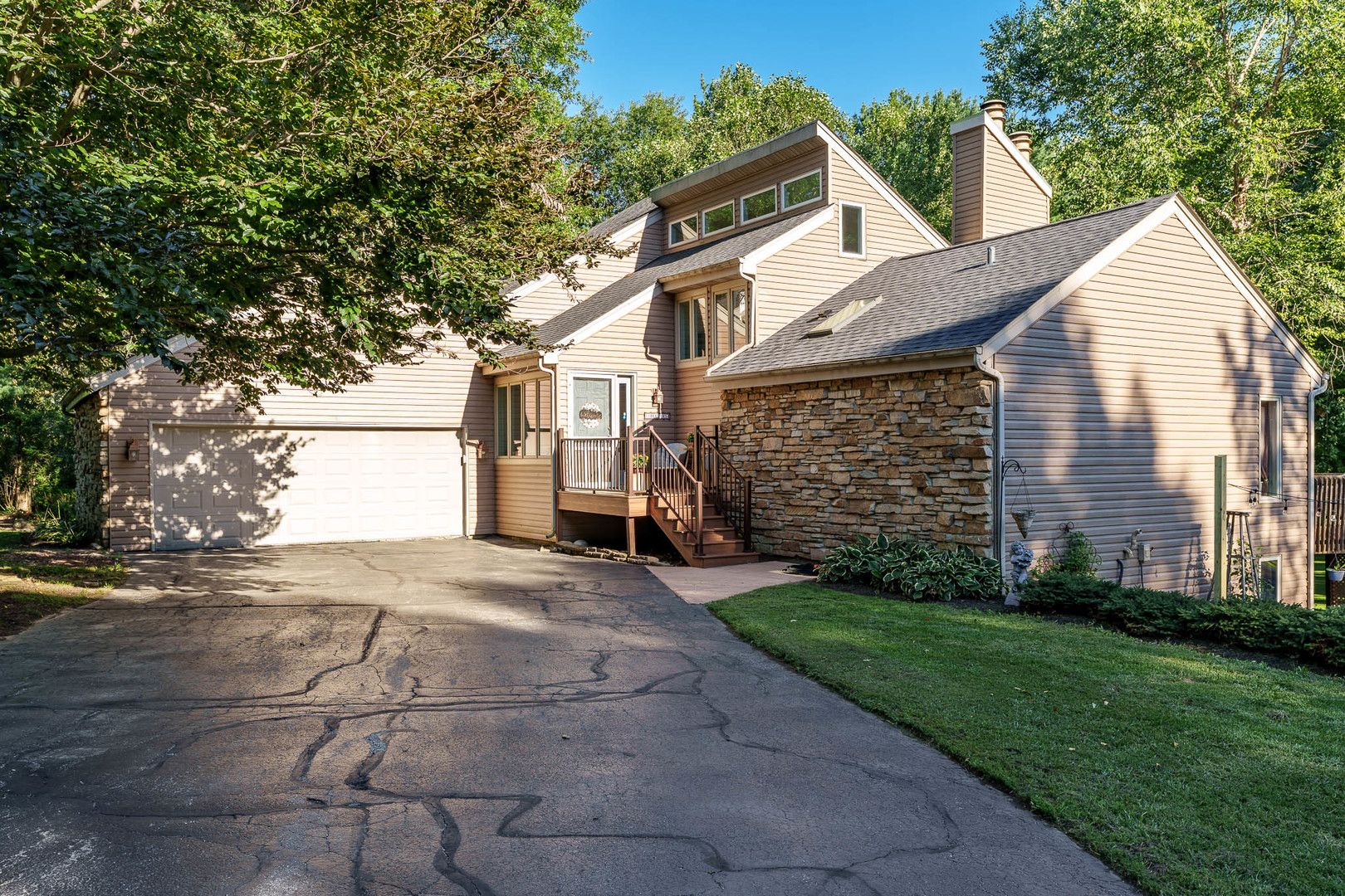 8383 E Crockett Road, Roscoe, IL 61073