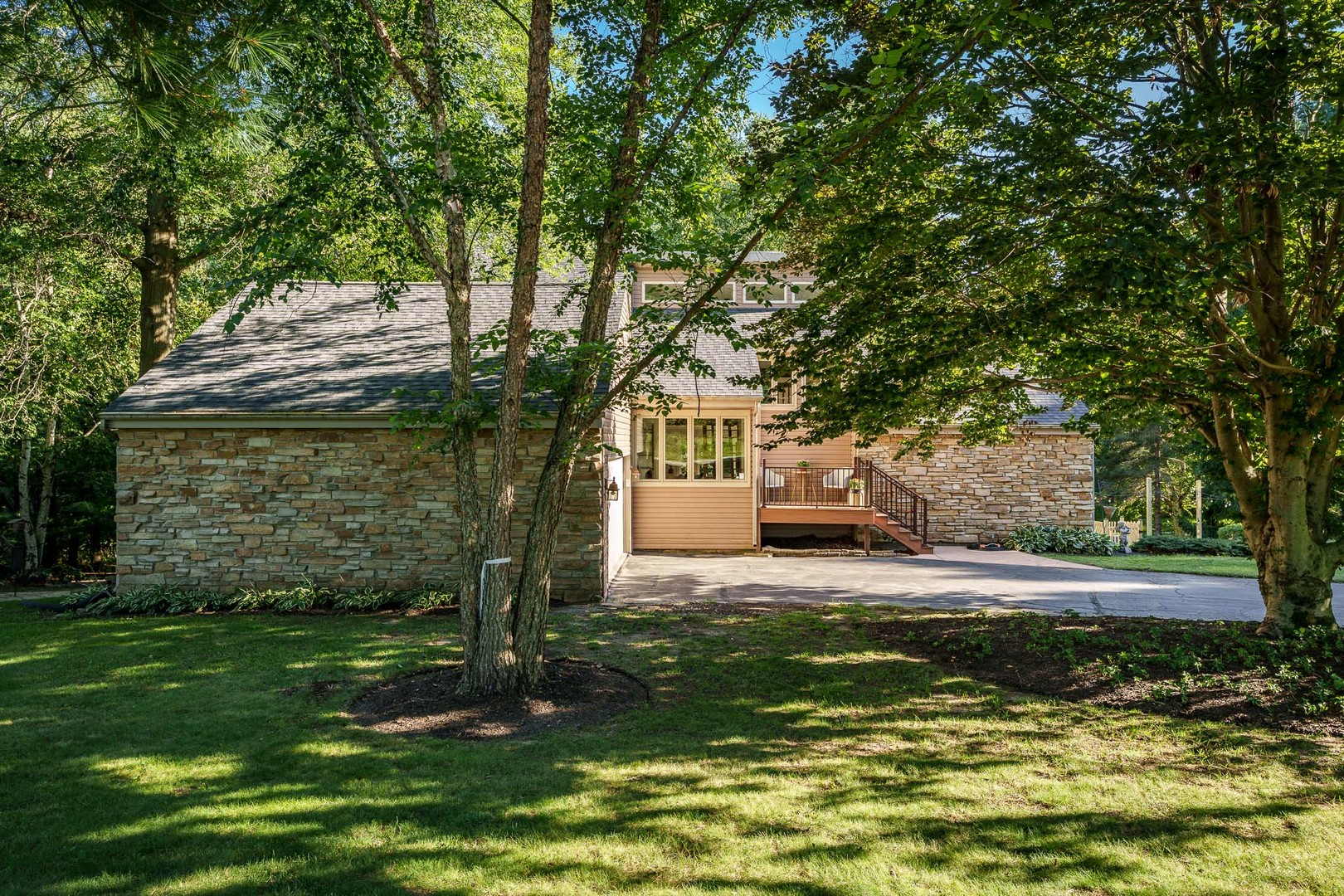 8383 E Crockett Road, Roscoe, IL 61073