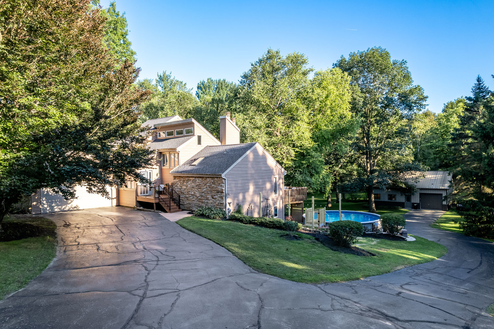 8383 E Crockett Road, Roscoe, IL 61073