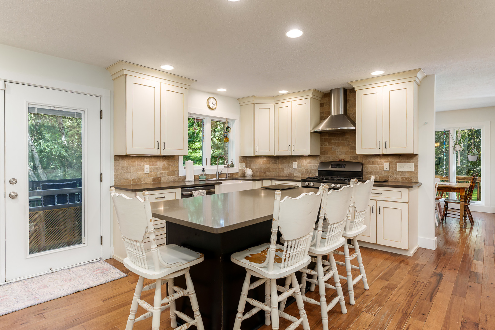 8383 E Crockett Road, Roscoe, IL 61073