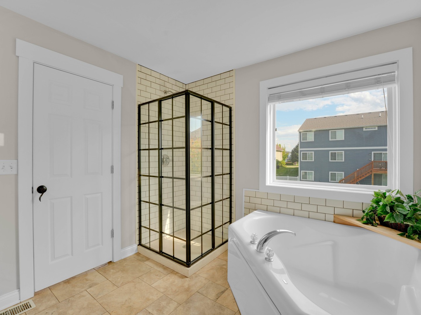 909 Forestview Way, Antioch, IL 60002