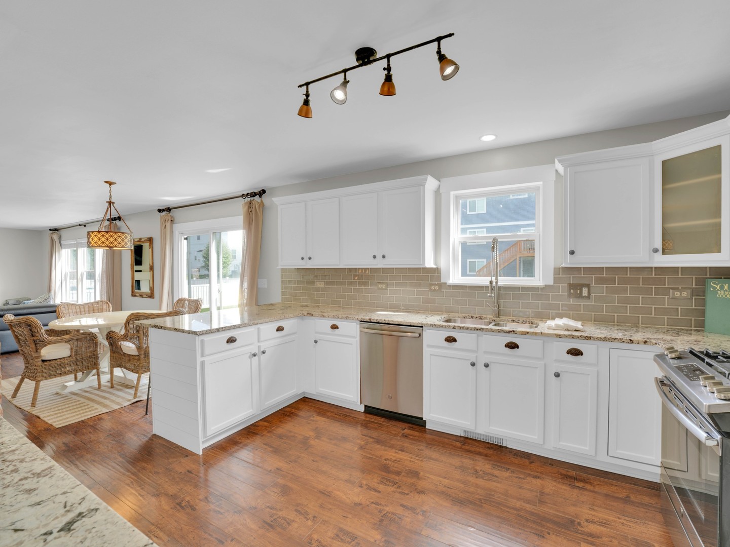 909 Forestview Way, Antioch, IL 60002