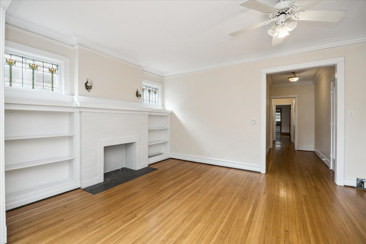 537 S Cuyler Avenue, Oak Park, IL 60304