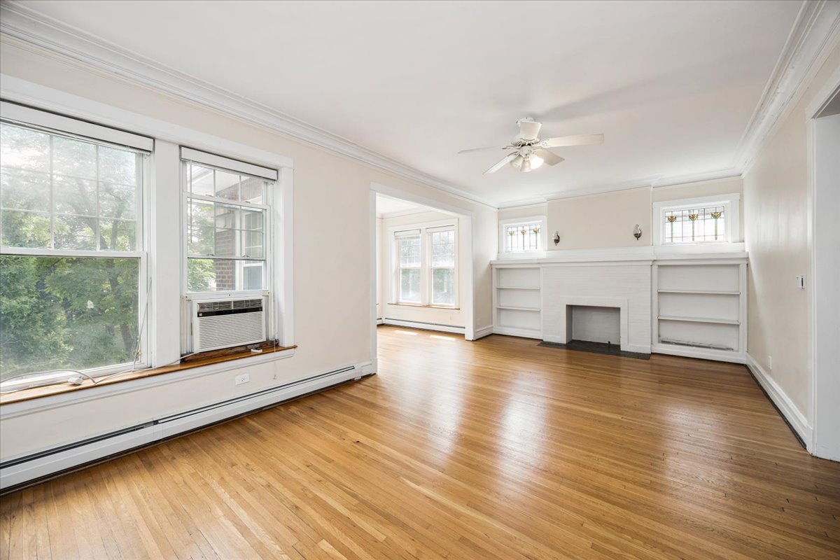 537 S Cuyler Avenue, Oak Park, IL 60304