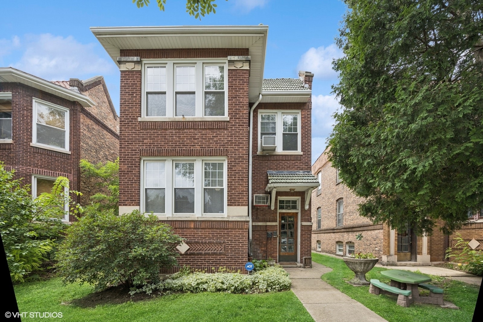 537 S Cuyler Avenue, Oak Park, IL 60304