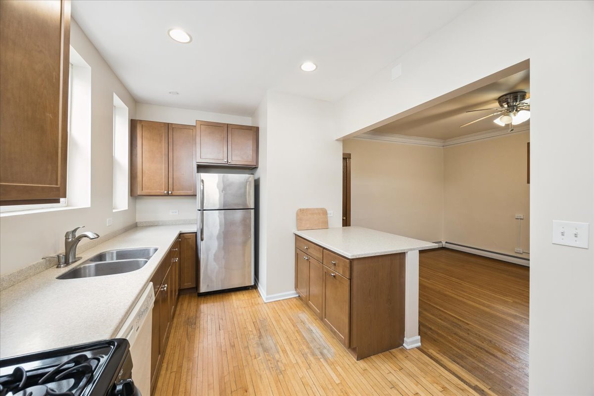 537 S Cuyler Avenue, Oak Park, IL 60304