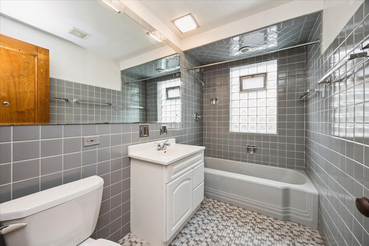 537 S Cuyler Avenue, Oak Park, IL 60304