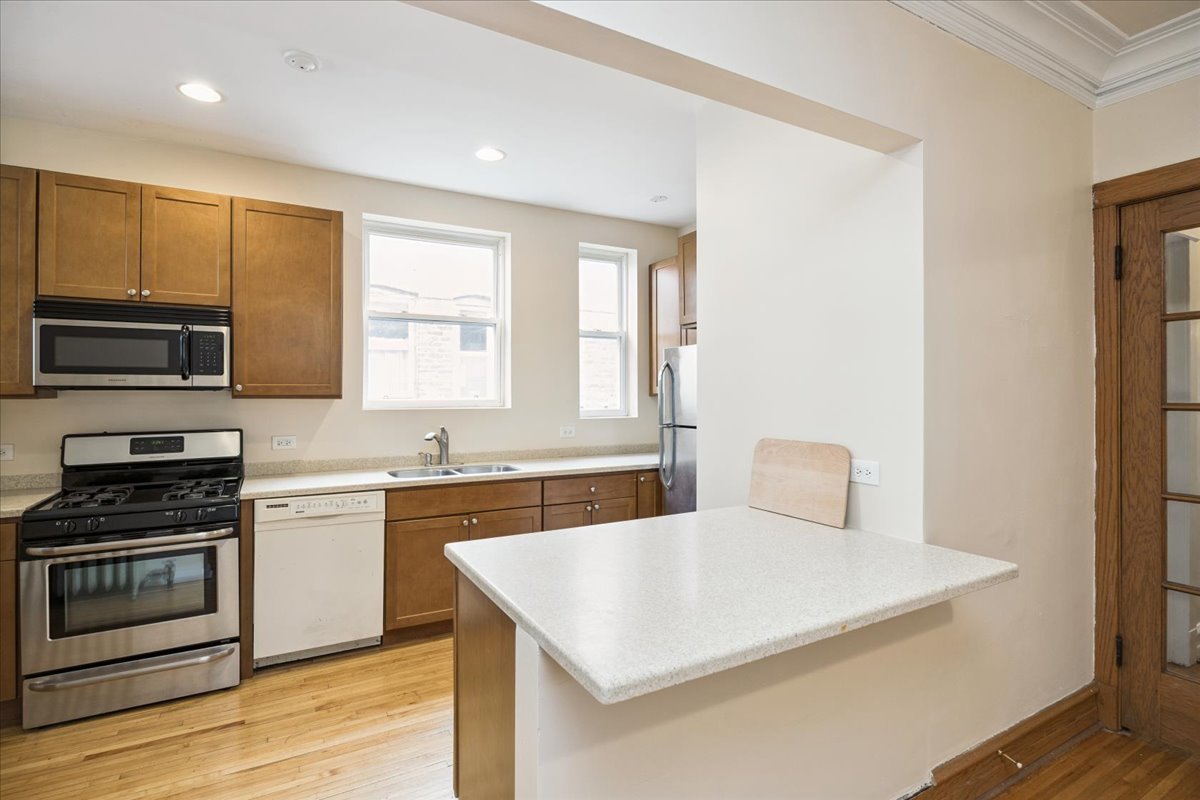 537 S Cuyler Avenue, Oak Park, IL 60304