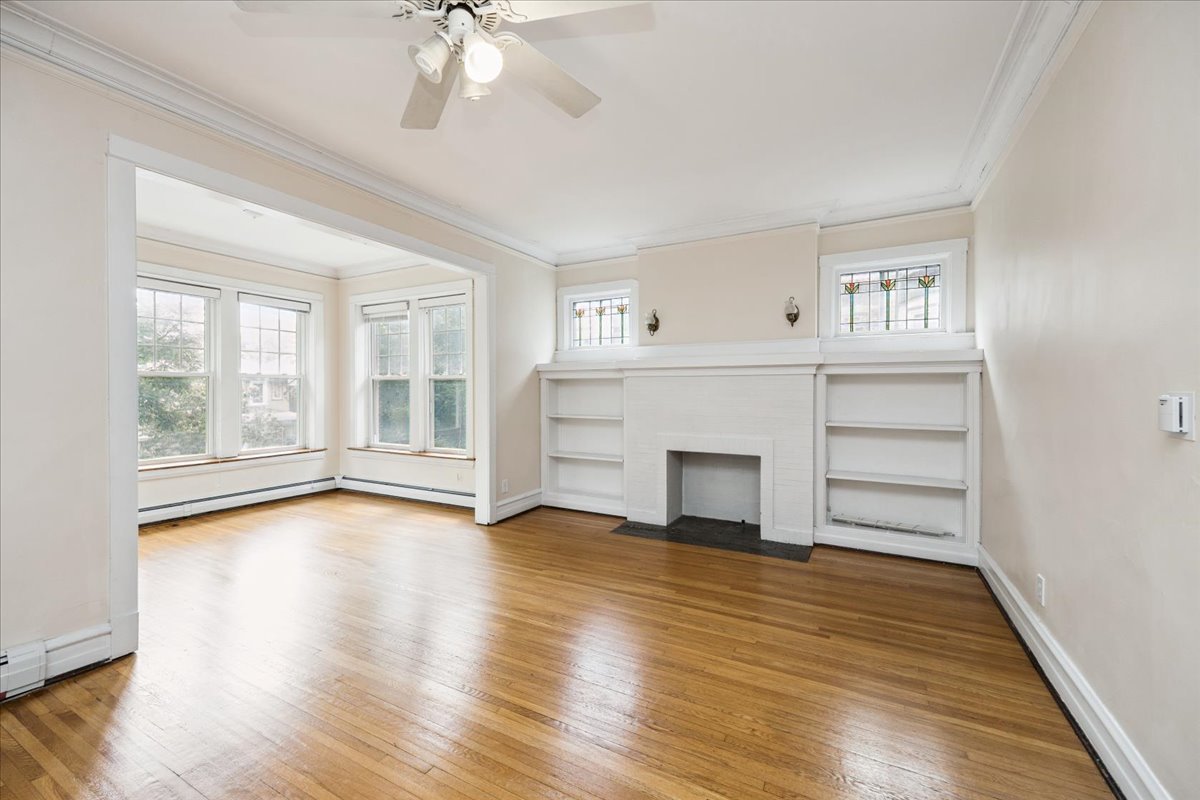 537 S Cuyler Avenue, Oak Park, IL 60304