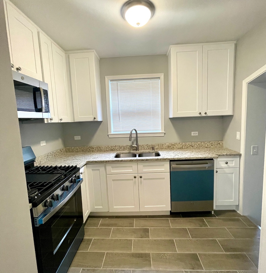 2103 S 20th Avenue, Broadview, IL 60155