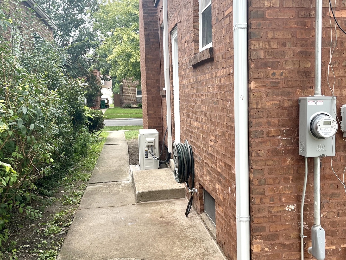 2103 S 20th Avenue, Broadview, IL 60155