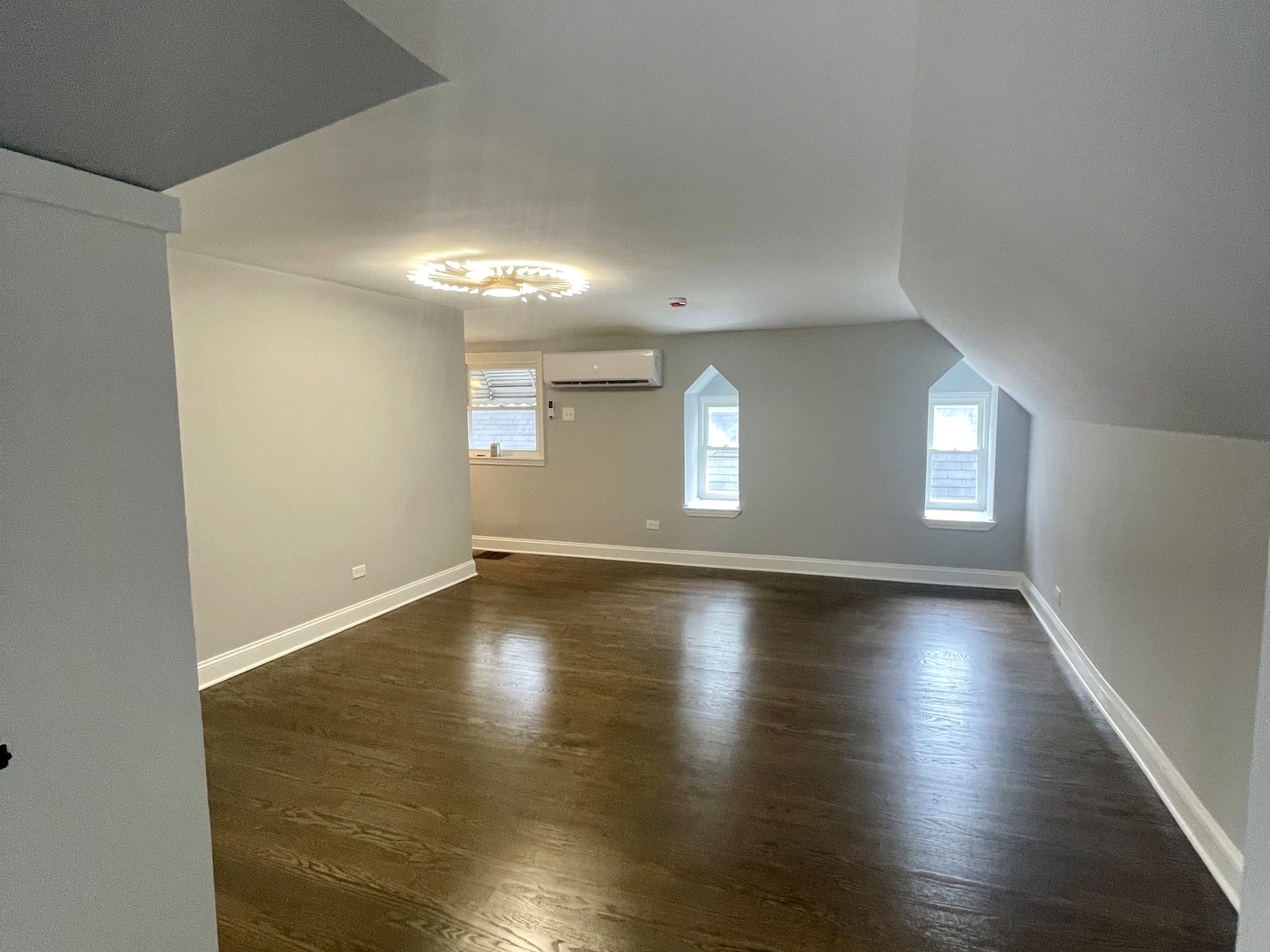 2103 S 20th Avenue, Broadview, IL 60155