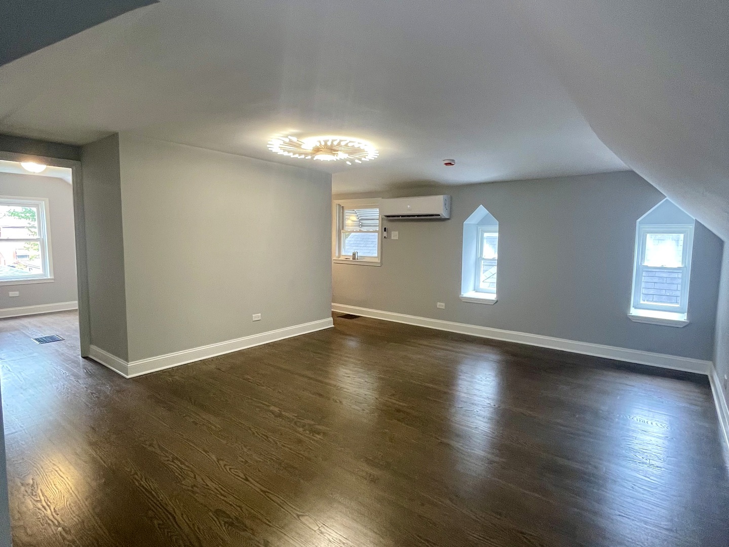 2103 S 20th Avenue, Broadview, IL 60155