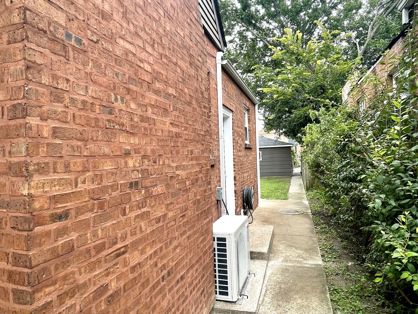 2103 S 20th Avenue, Broadview, IL 60155