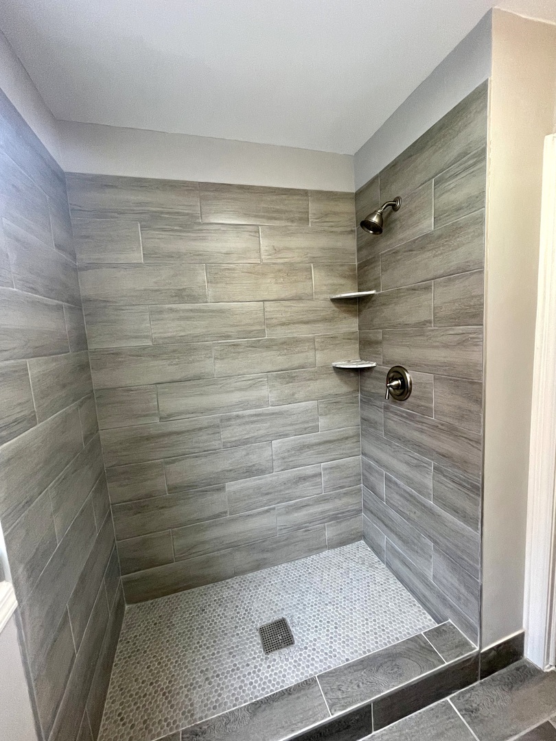 2103 S 20th Avenue, Broadview, IL 60155