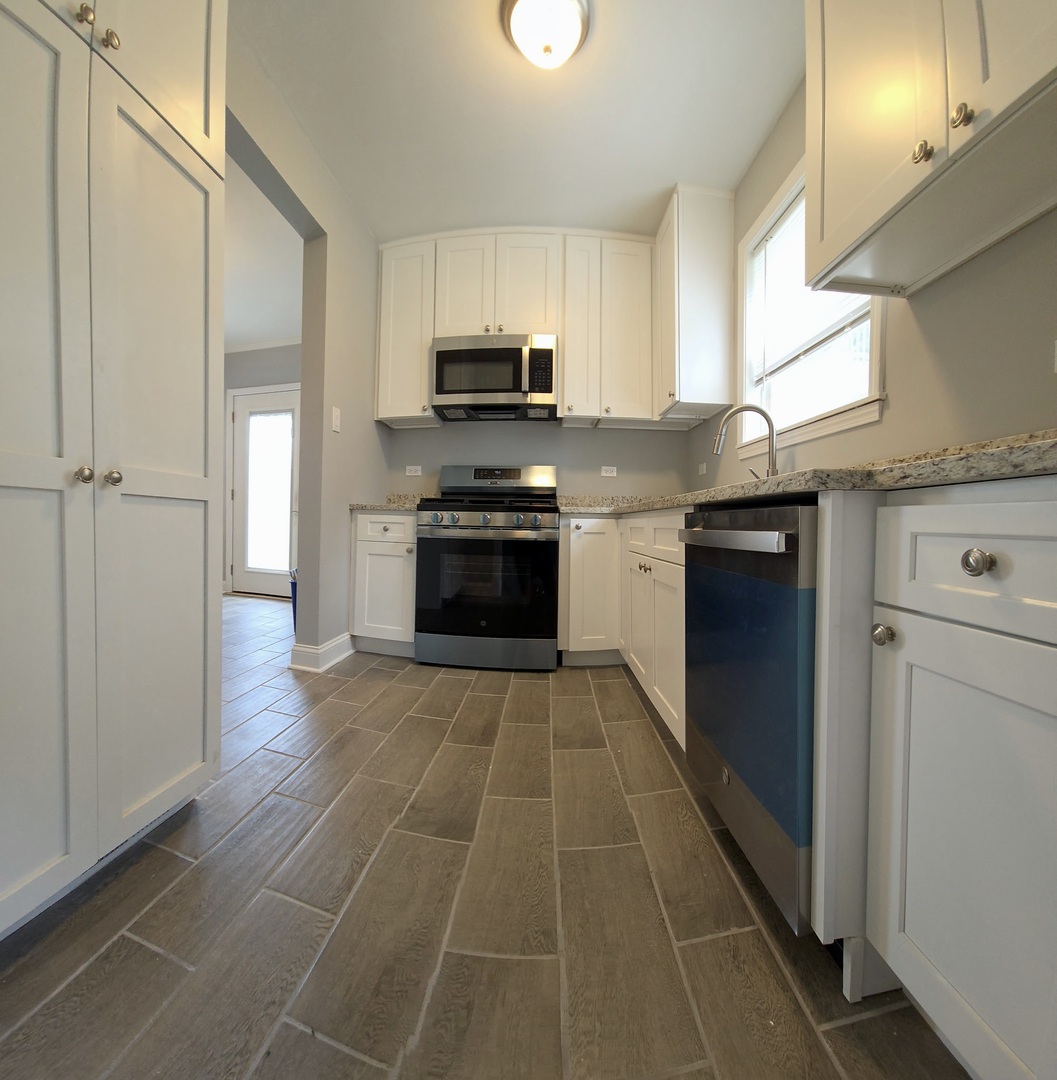 2103 S 20th Avenue, Broadview, IL 60155