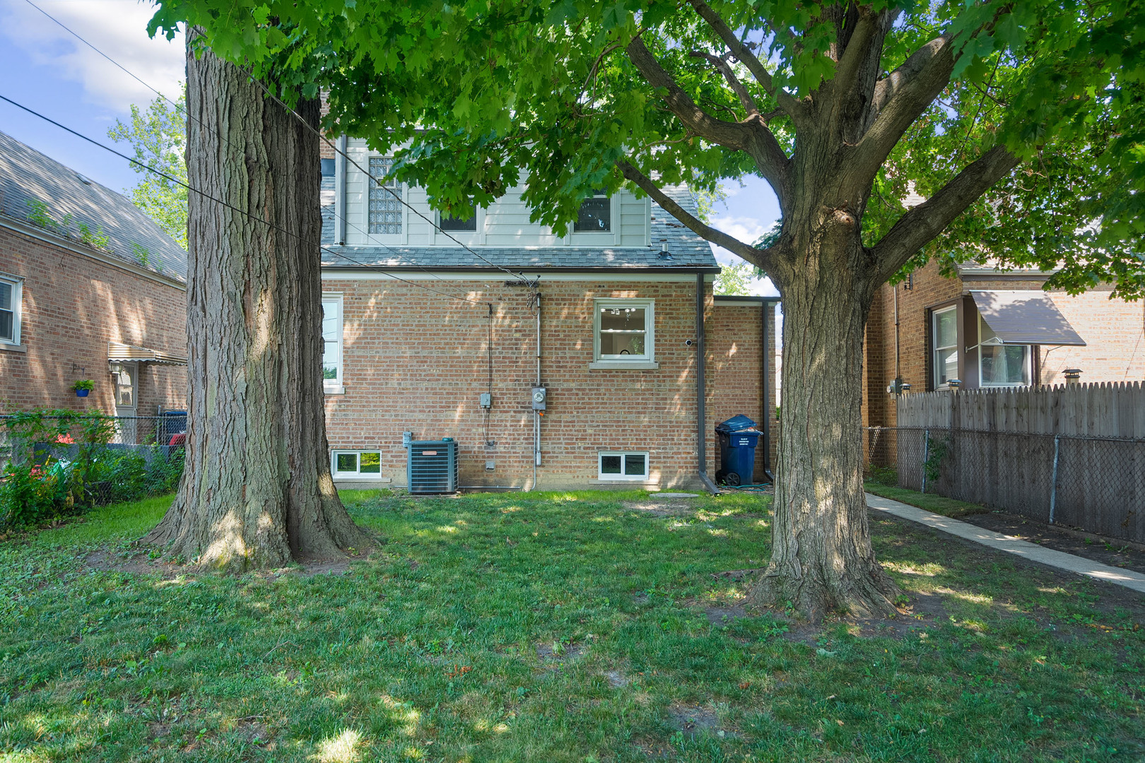 9638 S Francisco Avenue, Evergreen Park, IL 60805