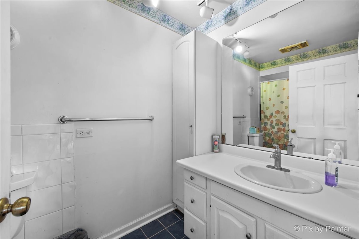 613 Zaininger Avenue, Naperville, IL 60563