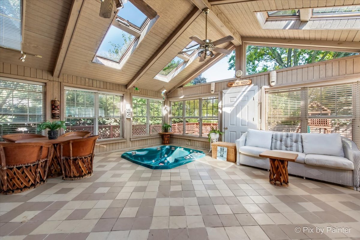 613 Zaininger Avenue, Naperville, IL 60563