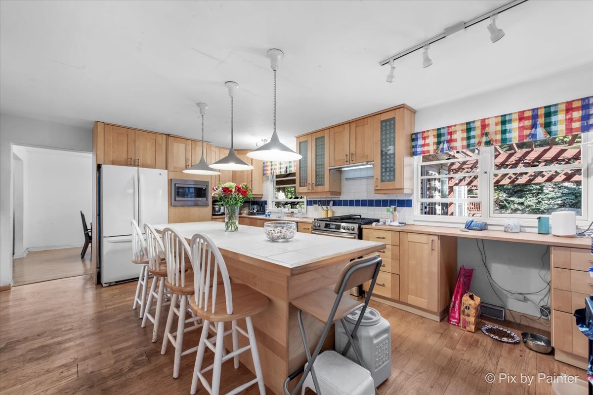 613 Zaininger Avenue, Naperville, IL 60563