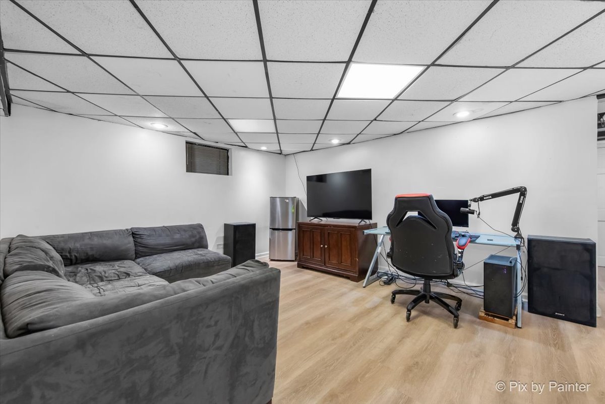 613 Zaininger Avenue, Naperville, IL 60563
