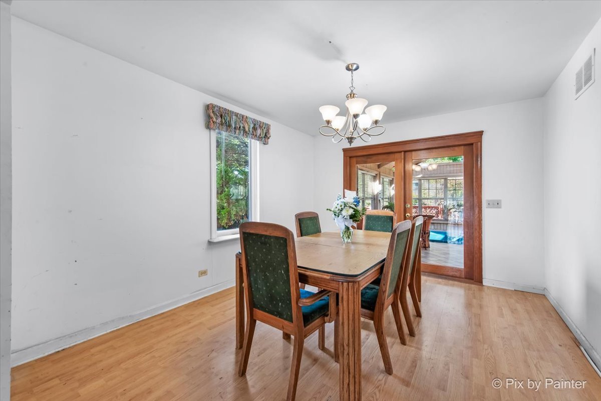 613 Zaininger Avenue, Naperville, IL 60563