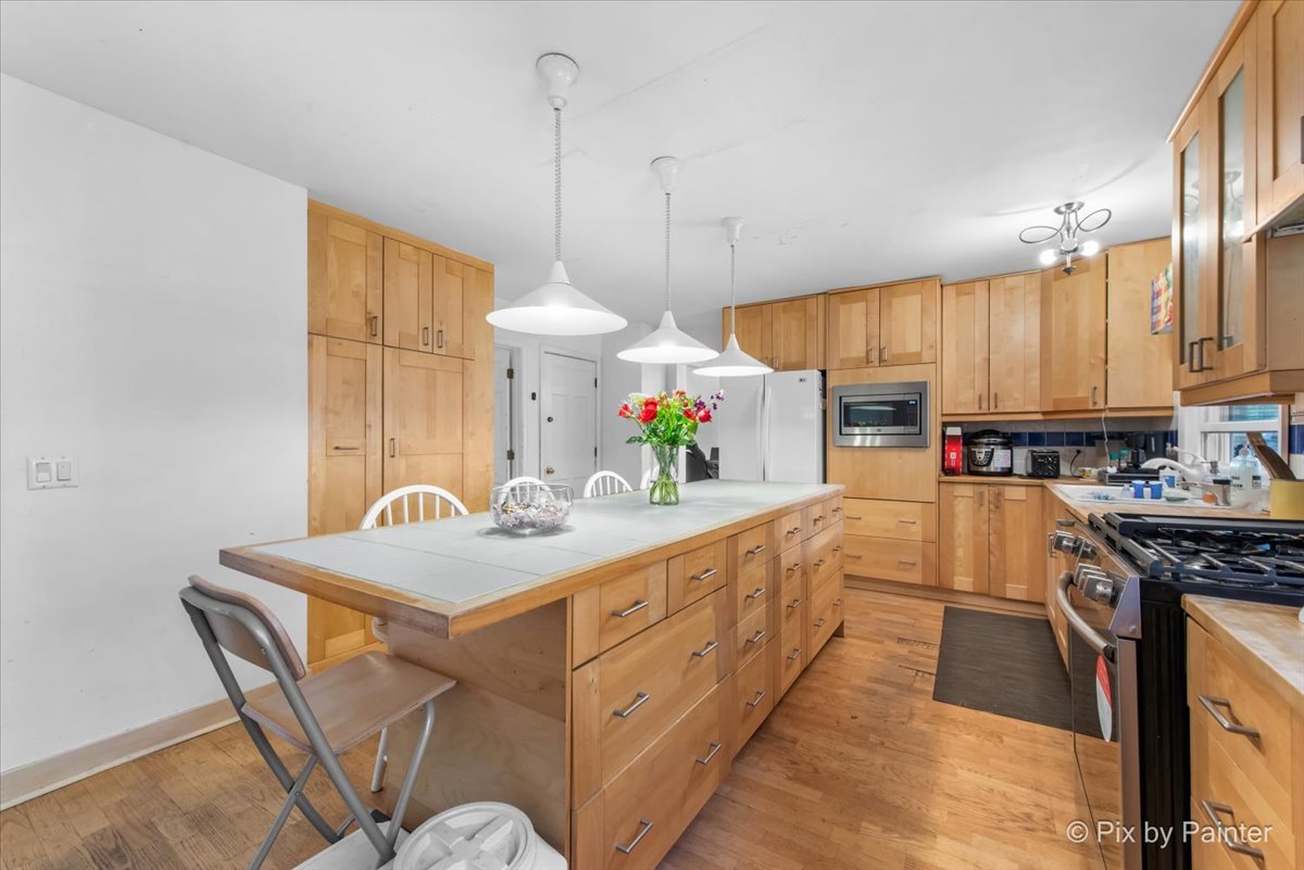 613 Zaininger Avenue, Naperville, IL 60563