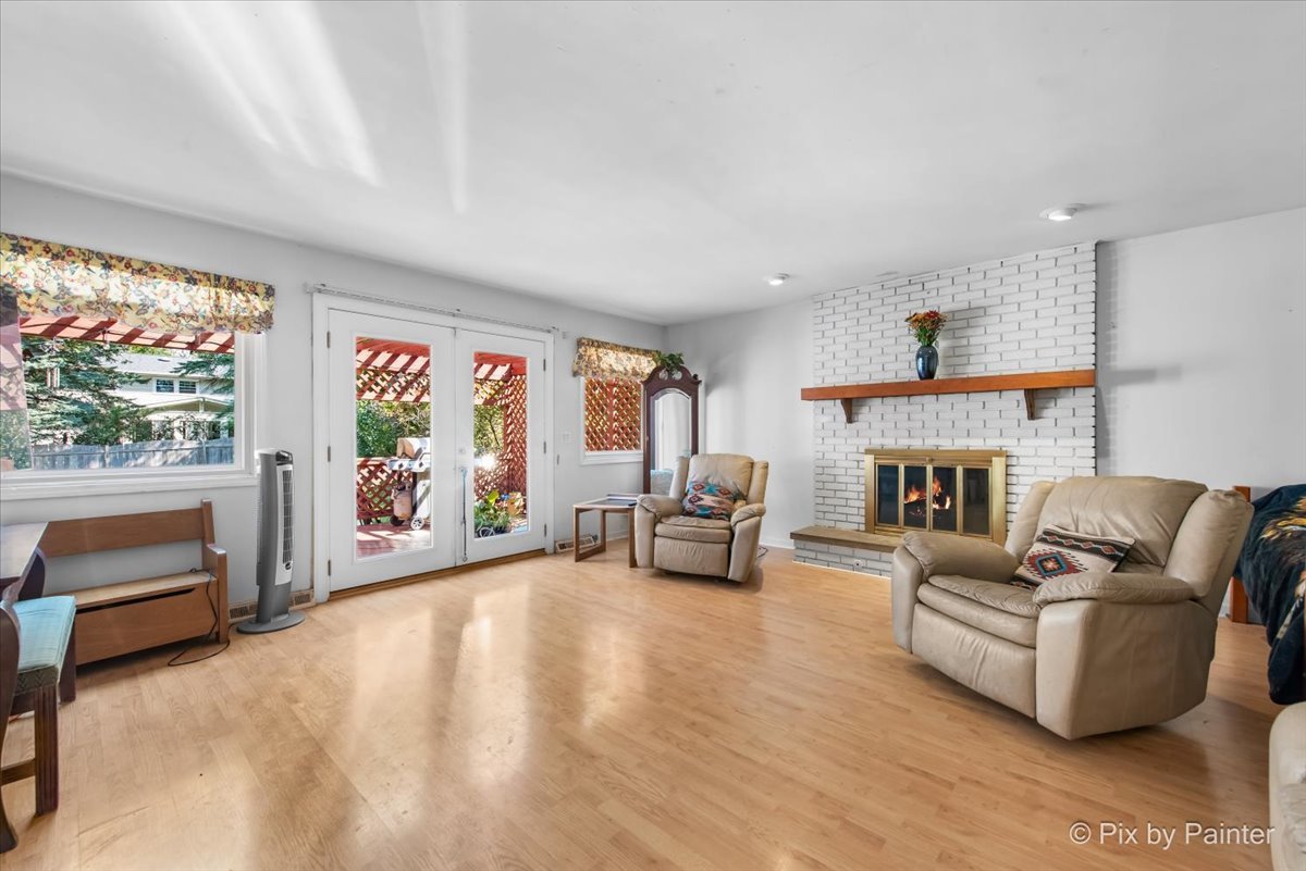 613 Zaininger Avenue, Naperville, IL 60563