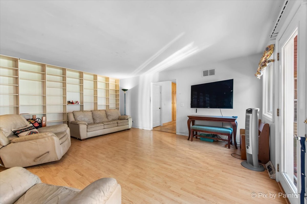 613 Zaininger Avenue, Naperville, IL 60563