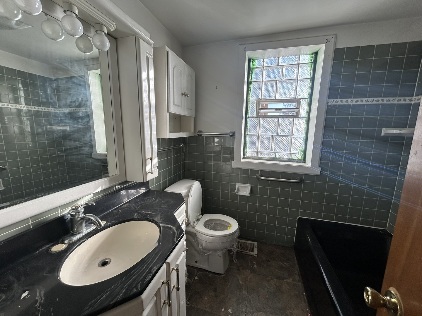 9300 S Vernon Avenue, Chicago, IL 60619