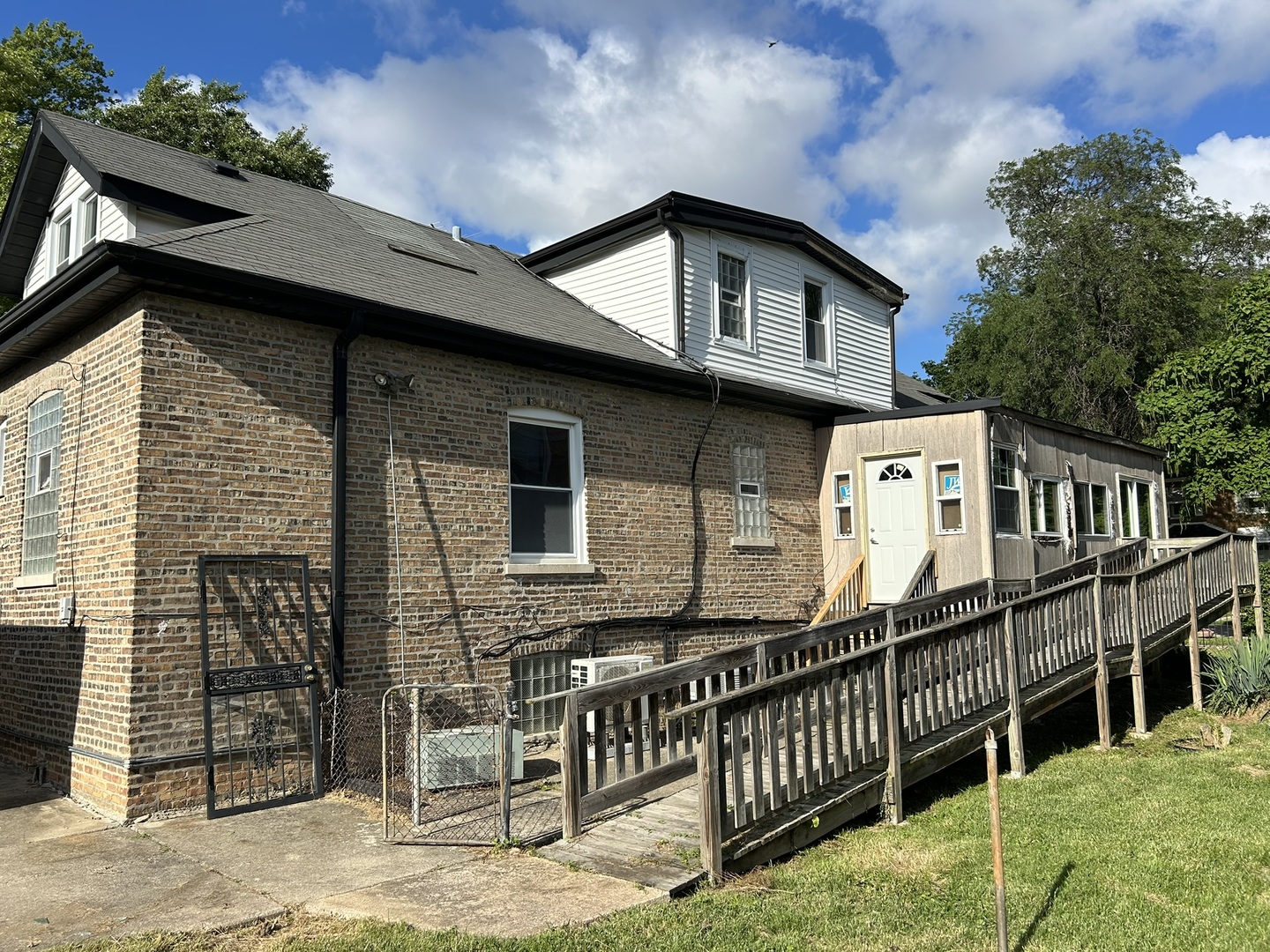 9300 S Vernon Avenue, Chicago, IL 60619