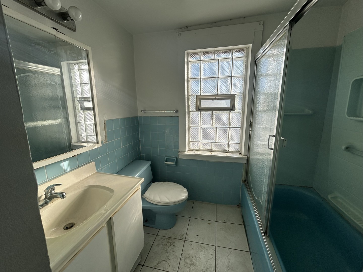 9300 S Vernon Avenue, Chicago, IL 60619