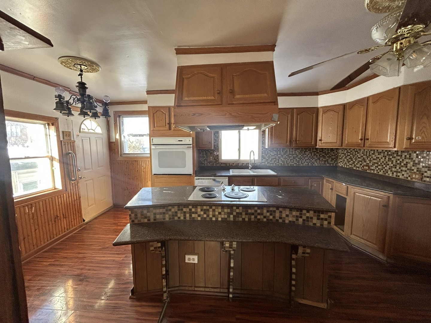 9300 S Vernon Avenue, Chicago, IL 60619