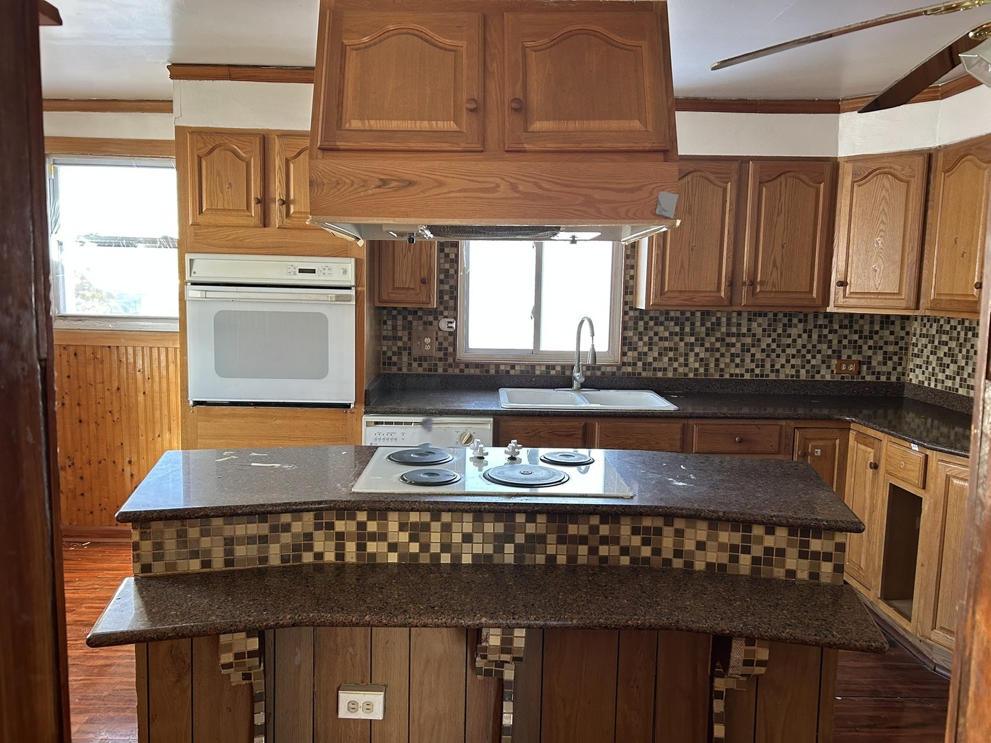 9300 S Vernon Avenue, Chicago, IL 60619