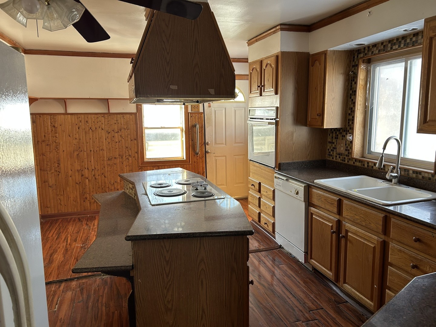 9300 S Vernon Avenue, Chicago, IL 60619