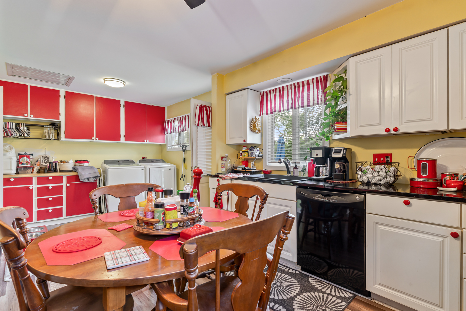 434 N Lincoln Avenue, Villa Park, IL 60181
