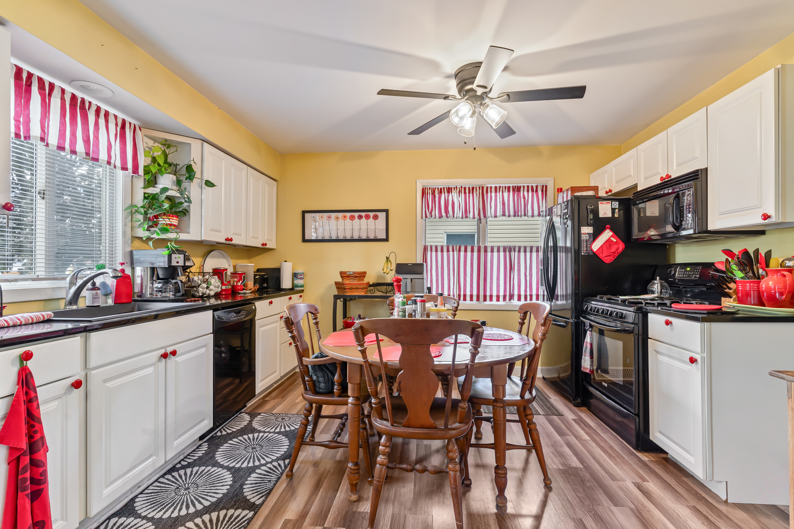 434 N Lincoln Avenue, Villa Park, IL 60181