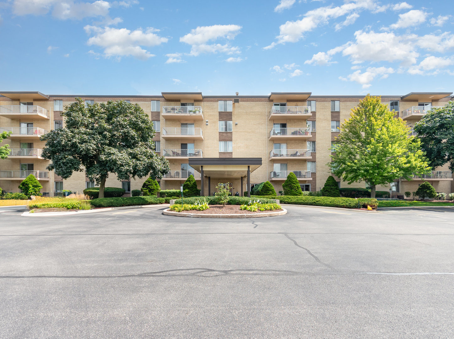 110 W Butterfield Road #206S, Elmhurst, IL 60126