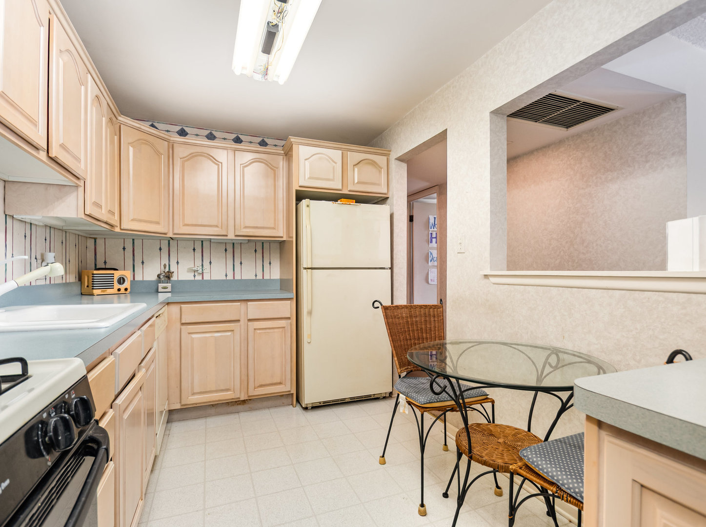 110 W Butterfield Road #206S, Elmhurst, IL 60126