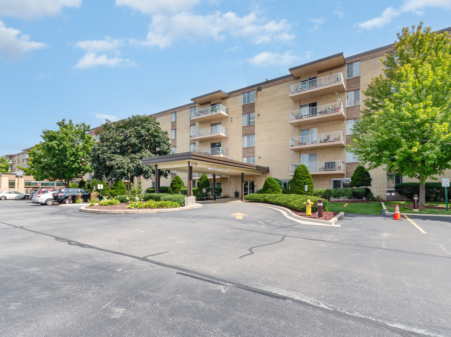 110 W Butterfield Road #206S, Elmhurst, IL 60126
